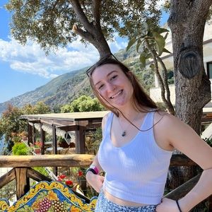 Meet your Posher, Cecilia